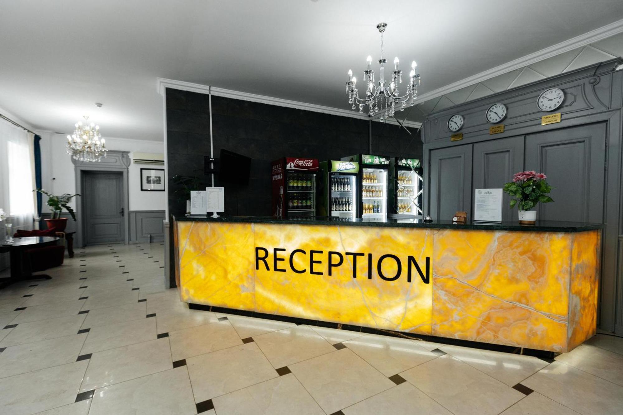 Alcazar Hotell Atyraū Eksteriør bilde