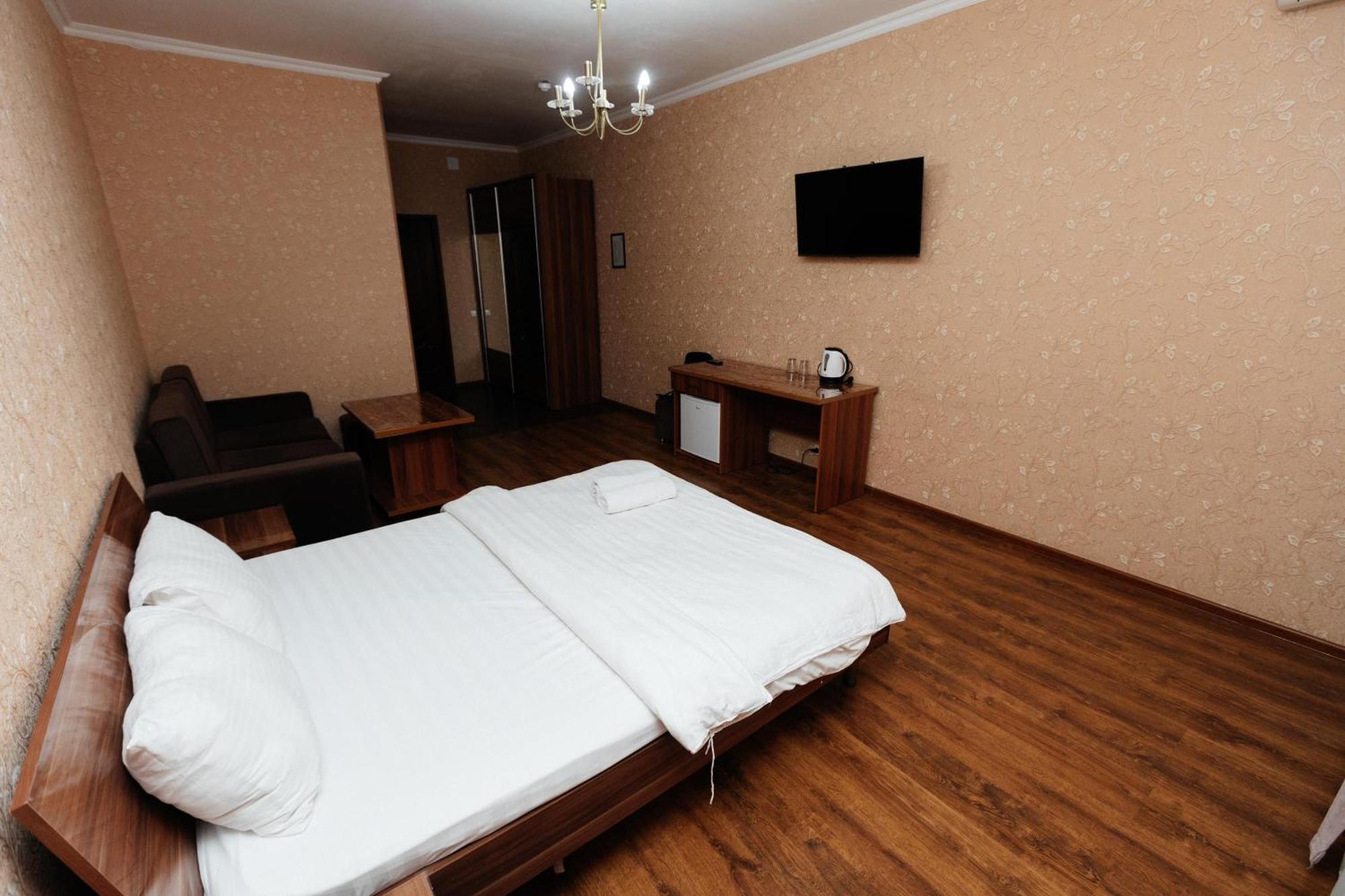 Alcazar Hotell Atyraū Eksteriør bilde